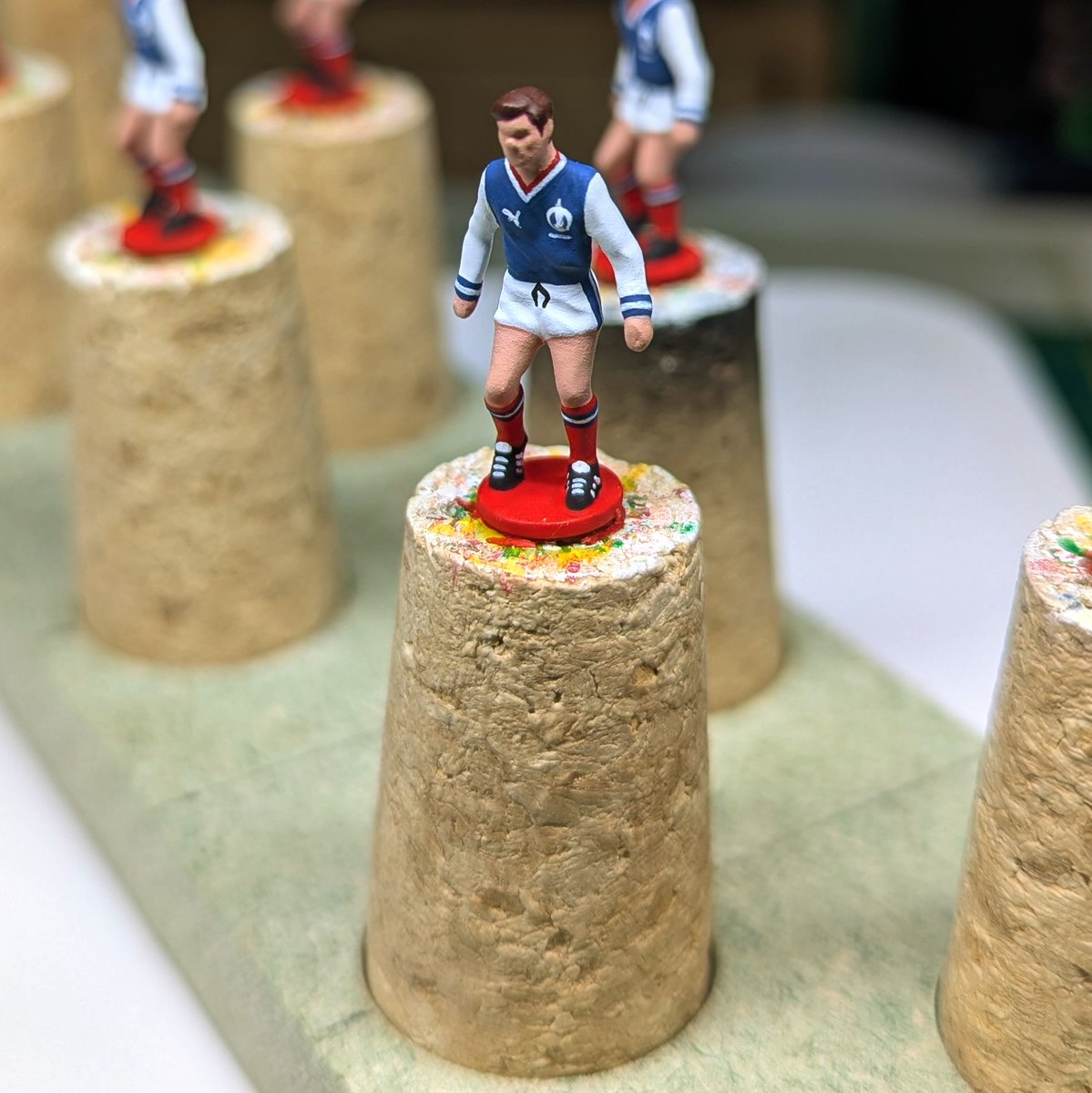 Next up on the painting desk — <a href="/FalkirkFC/">Falkirk FC</a> 💙⚽
Here’s a glimpse of the concept kit and the first player taking shape.
What’s your favourite Falkirk kit of all time? 👇 #Subbuteo #footballart #miniaturepainting