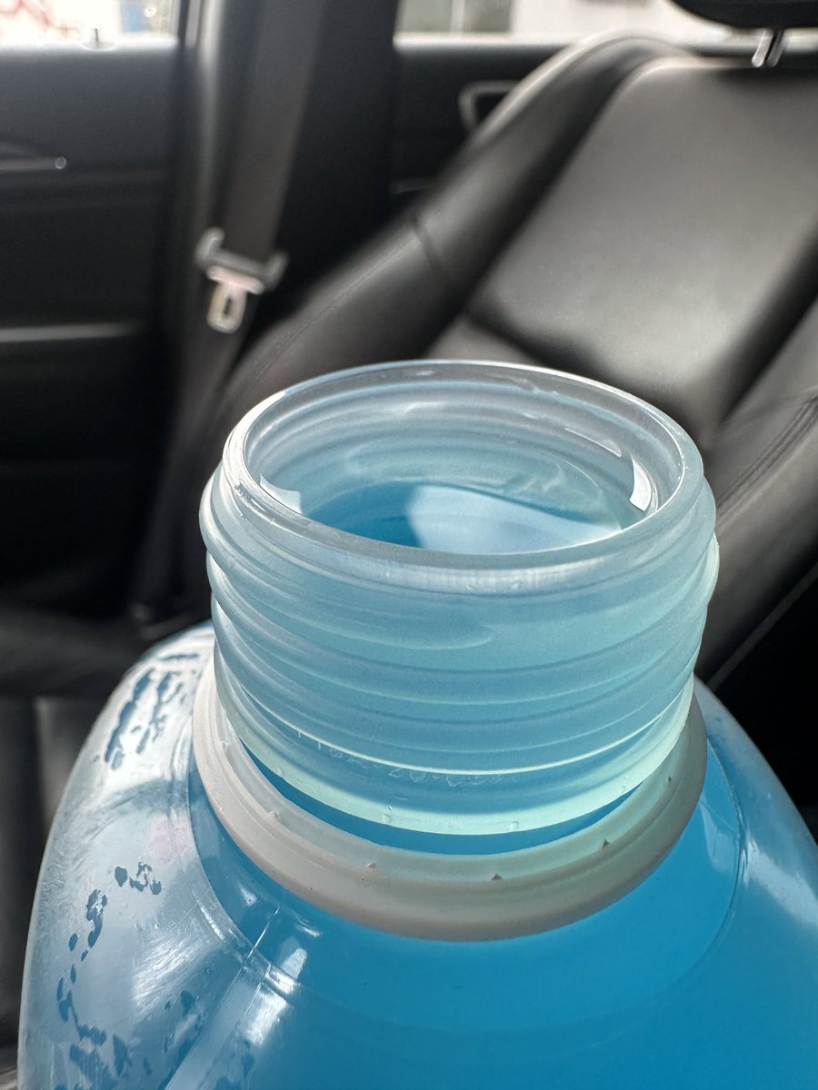 yycDevT's tweet image. Shoutout to the MVP’s @usaelectrolit for filling their product containers to the absolute brim 👏🏽

@LAYS take notes 👀