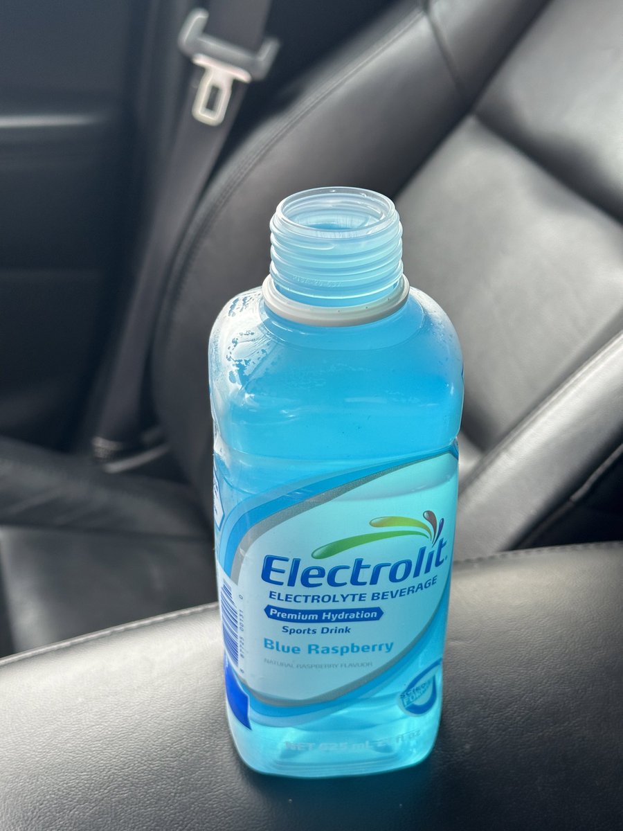 yycDevT's tweet image. Shoutout to the MVP’s @usaelectrolit for filling their product containers to the absolute brim 👏🏽

@LAYS take notes 👀