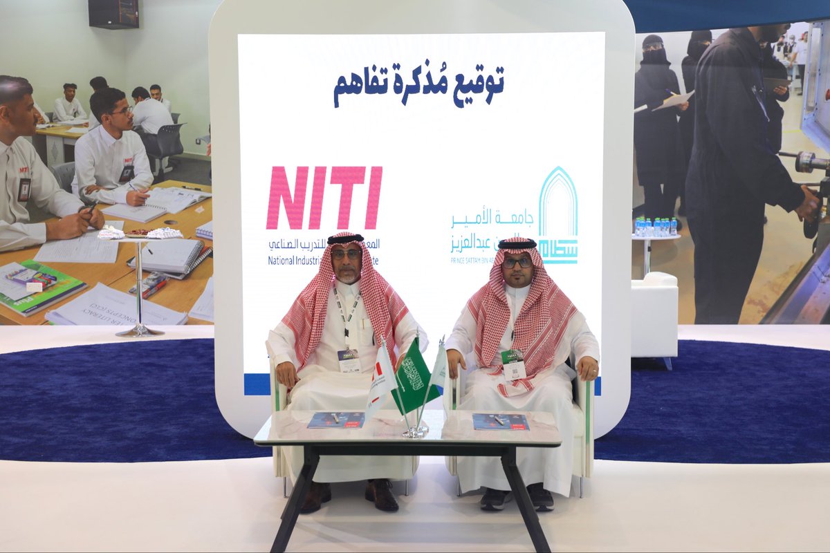 niti_ksa's tweet photo. في إطار مشاركتنا في معرض فابكس الرياض، تم توقيع مذكرة تفاهم مع جامعة الأمير سطّام بن عبدالعزيز @psau_edu_sa ممثّلةً بـالكلية التطبيقية، وذلك بحضور سعادة الرئيس التنفيذي للكلية التطبيقية أ.د. لفّاي السلمي وسعادة مدير عام المعهد والأكاديمية أ. عبدالعزيز الحجي، بهدف تعزيز مجالات التعاون المشترك وتطوير المبادرات الأكاديمية والتدريبية التي تسهم في تنمية الكفاءات الوطنية وتعزيز مسارات التطوير المهني والتعليم المستدام، بما يتماشى مع مستهدفات رؤية المملكة 2030.