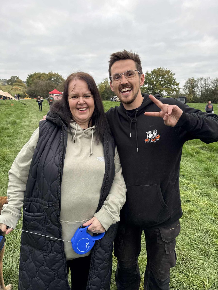 wrightylad76's tweet photo. @OakInWinter @Syndicate What a guy he is Evan better in person and an absolutely brilliant event 💙💙💙💙 https://t.co/f2h2njkAv3