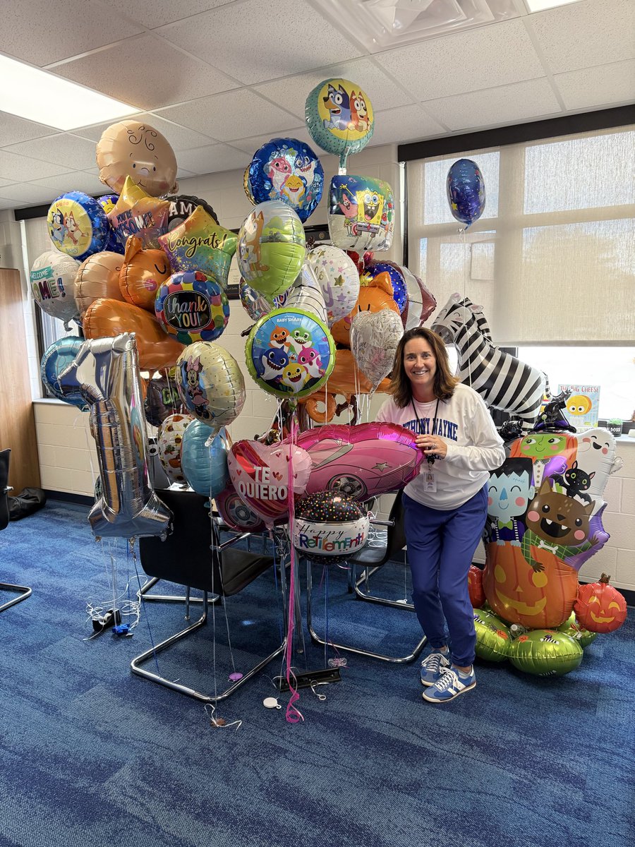 awlsmo's tweet image. We celebrated Mrs. Murry’s birthday today with “Anything but a Birthday Balloon!”  The staff and students enjoyed celebrating her with all different kinds of balloons! Thank you, Mrs. Murry for all that you do for all of us at Monclova! 💙🤍