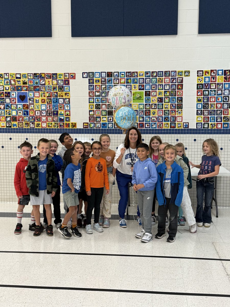 awlsmo's tweet image. We celebrated Mrs. Murry’s birthday today with “Anything but a Birthday Balloon!”  The staff and students enjoyed celebrating her with all different kinds of balloons! Thank you, Mrs. Murry for all that you do for all of us at Monclova! 💙🤍