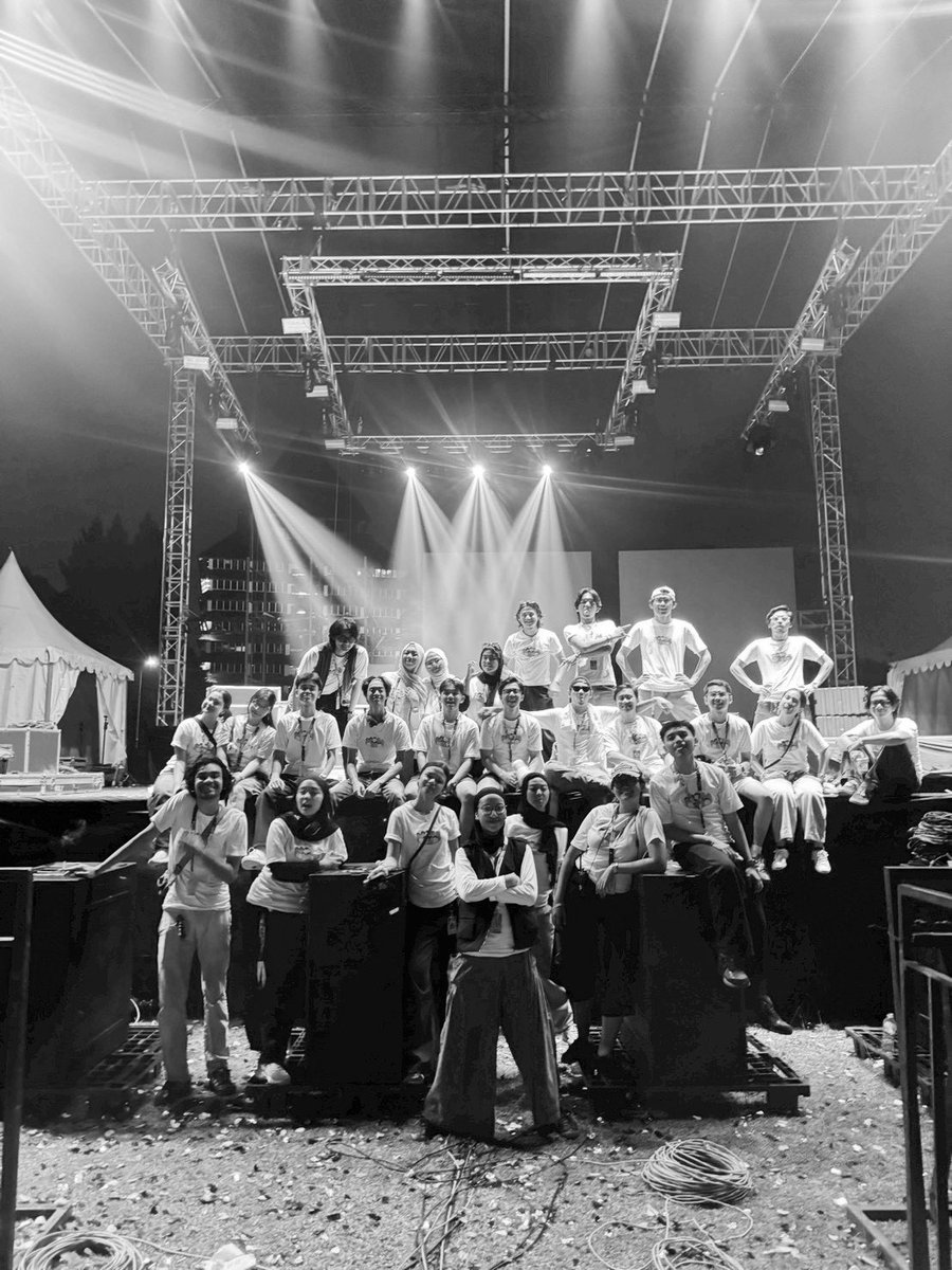 𐦂𖨆𐀪𖠋 tweet media