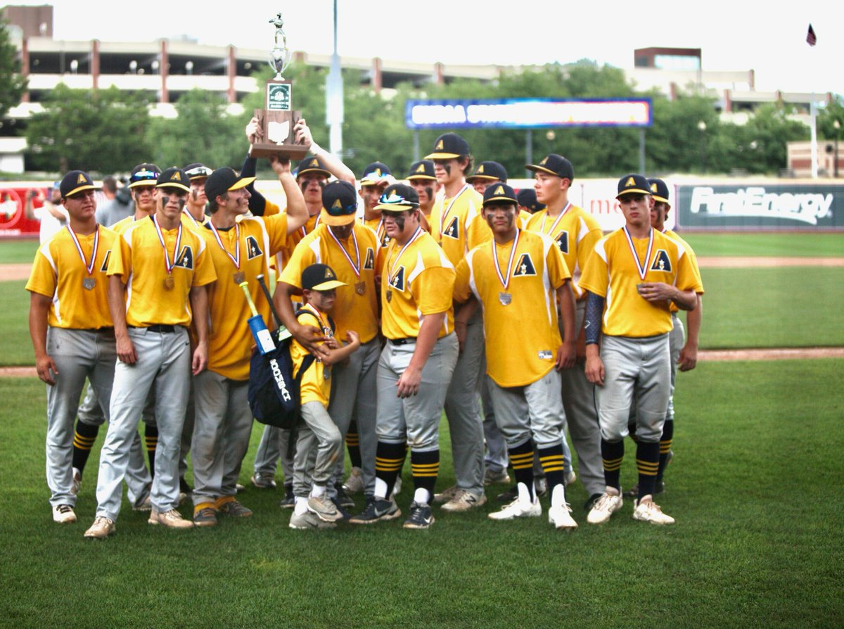 Flashback Friday! The second Archbold team to make it to State. Amazing year! The 2021 Archbold Bluestreaks. Go Streaks!⚾️