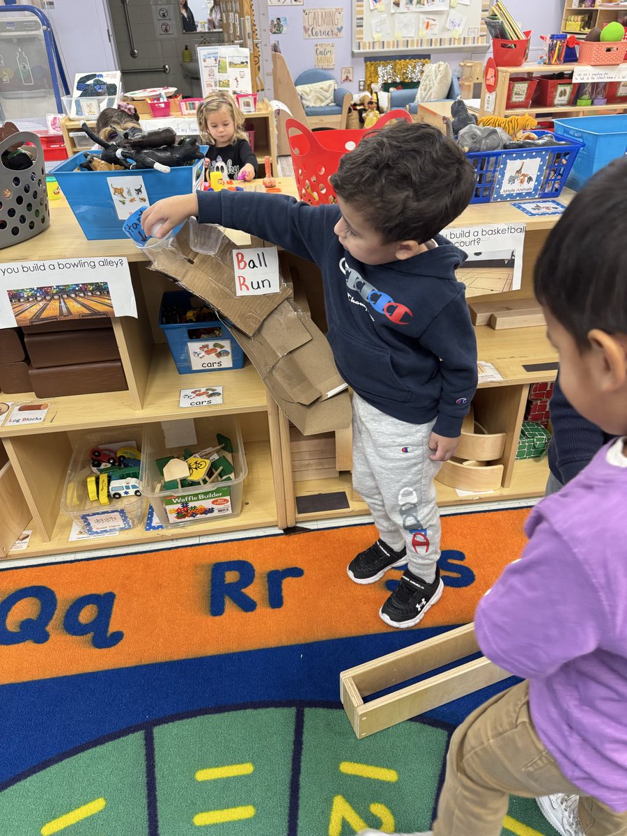 D31BeeHiveSI's tweet image. Having a ball at Victory today! #ballsunit #makelearningfun✨🍎📓✏️✨ #d31prekistheplaceto🐝 
@DrJoyAbrams @AP_JelaniMiller @CSD31SI @NYCSchools @DocPalton