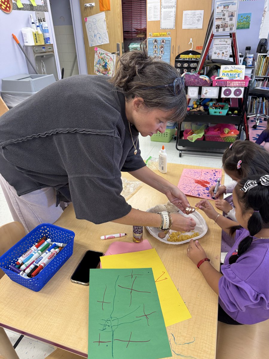 D31BeeHiveSI's tweet image. Having a ball at Victory today! #ballsunit #makelearningfun✨🍎📓✏️✨ #d31prekistheplaceto🐝 
@DrJoyAbrams @AP_JelaniMiller @CSD31SI @NYCSchools @DocPalton