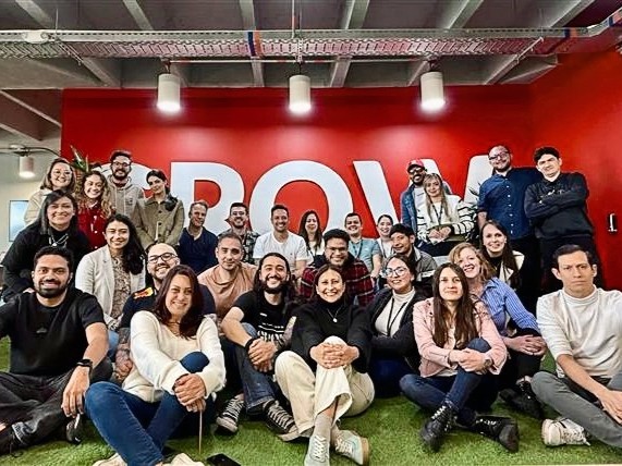 PerficientLATAM's tweet image. ¡Así se vive el aprendizaje en Perficient LATAM! 📸
Visitamos Bogotá, Medellín y Cali con charlas, workshops y el Winter Challenge de certificaciones.
Gracias a quienes compartieron su energía y conocimiento. 💬🎯
#LifeAtPerficient #LearningAndDevelopment