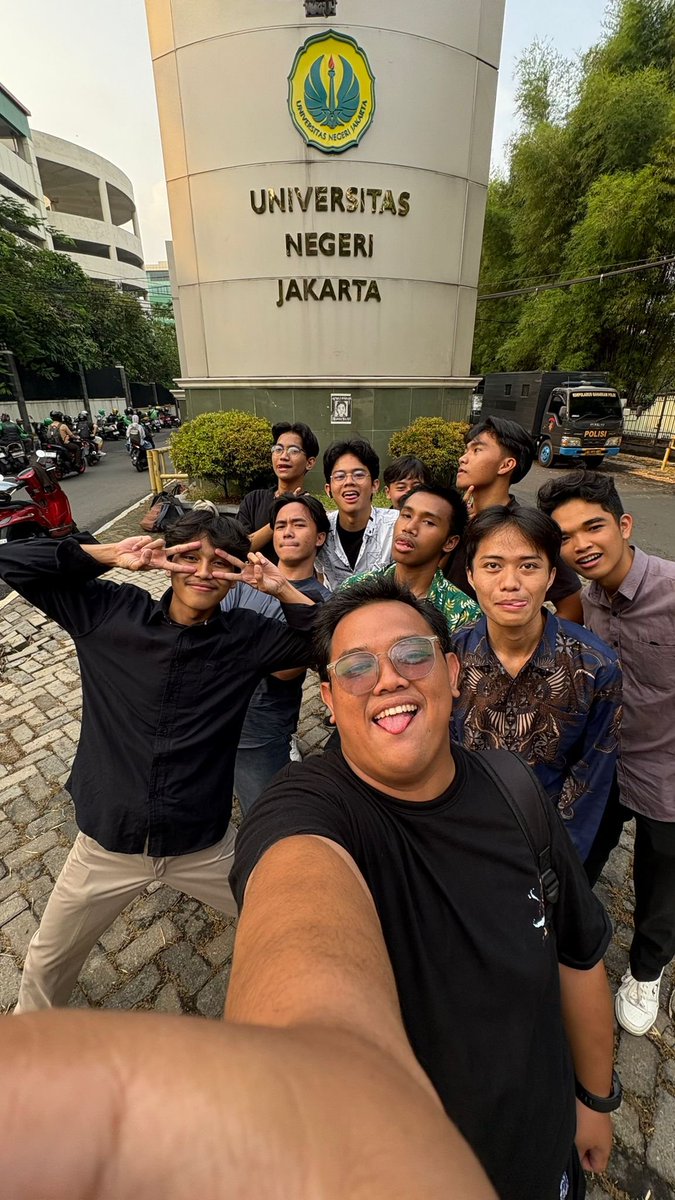 Rahmad | Management Student tweet media