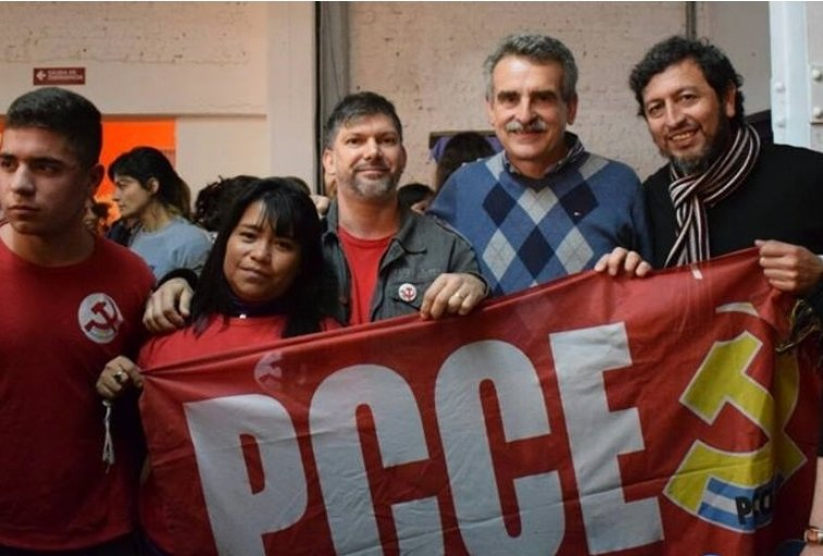 TraductorTeAma's tweet image. El que va segundo en la lista de la chavista que se robó 250 hectaréas de campo, Caren Tepp, es Agustín Rossi que es otro comunista confeso.
El peronismo falleció hace mucho tiempo, son todos unos degenerados fiscales violentos de ultra izquierda.
Fanáticos de promover hambrunas