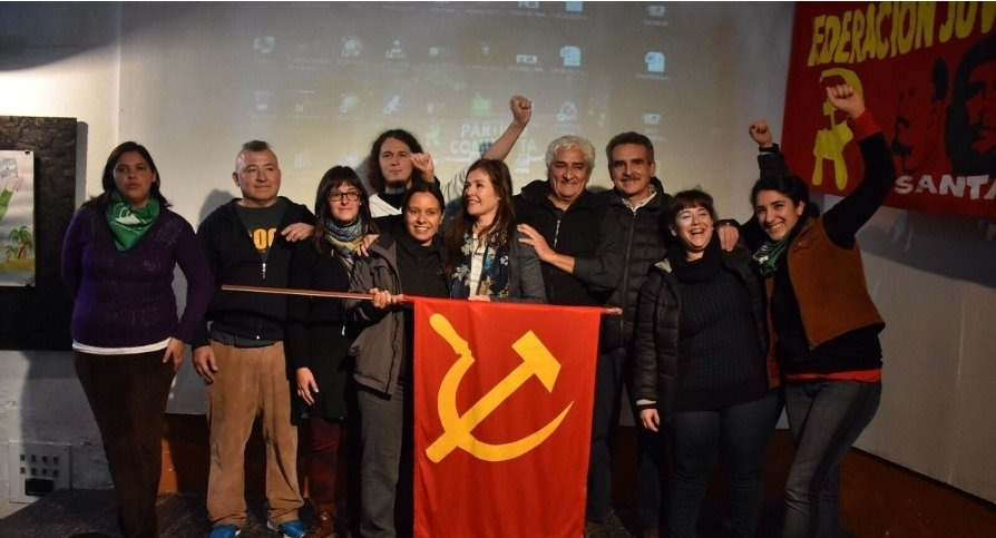 TraductorTeAma's tweet image. El que va segundo en la lista de la chavista que se robó 250 hectaréas de campo, Caren Tepp, es Agustín Rossi que es otro comunista confeso.
El peronismo falleció hace mucho tiempo, son todos unos degenerados fiscales violentos de ultra izquierda.
Fanáticos de promover hambrunas