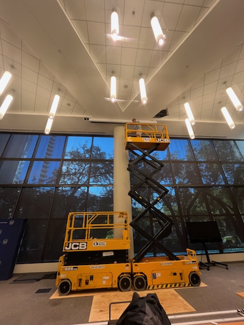 SIScreens's tweet photo. New Zero-G Pro commercial projection screen installation credit to SaberSecurity.  Zero-G Pro is now available up to 300", standard sizes ship in 48 hours. https://t.co/PnL9dDBgYZ