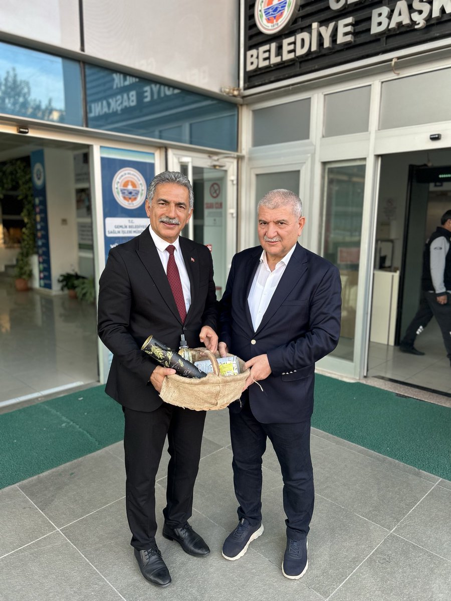 📍 Gemlik

İl Başkanımız Fuat Kadıoğlu ve Yönetimden arkadaşlarımız ile Belediye Başkanı Sn Şükrü Deviren’i ziyaret ettik.

Belediye Başkanımıza ve ekibine nazik karşılamaları ve hoş sohbeti için teşekkür ediyor, çalışmalarında kolaylıklar diliyorum.

<a href="/GEMLIKBELEDIYES/">GEMLIK BELEDIYESI</a>