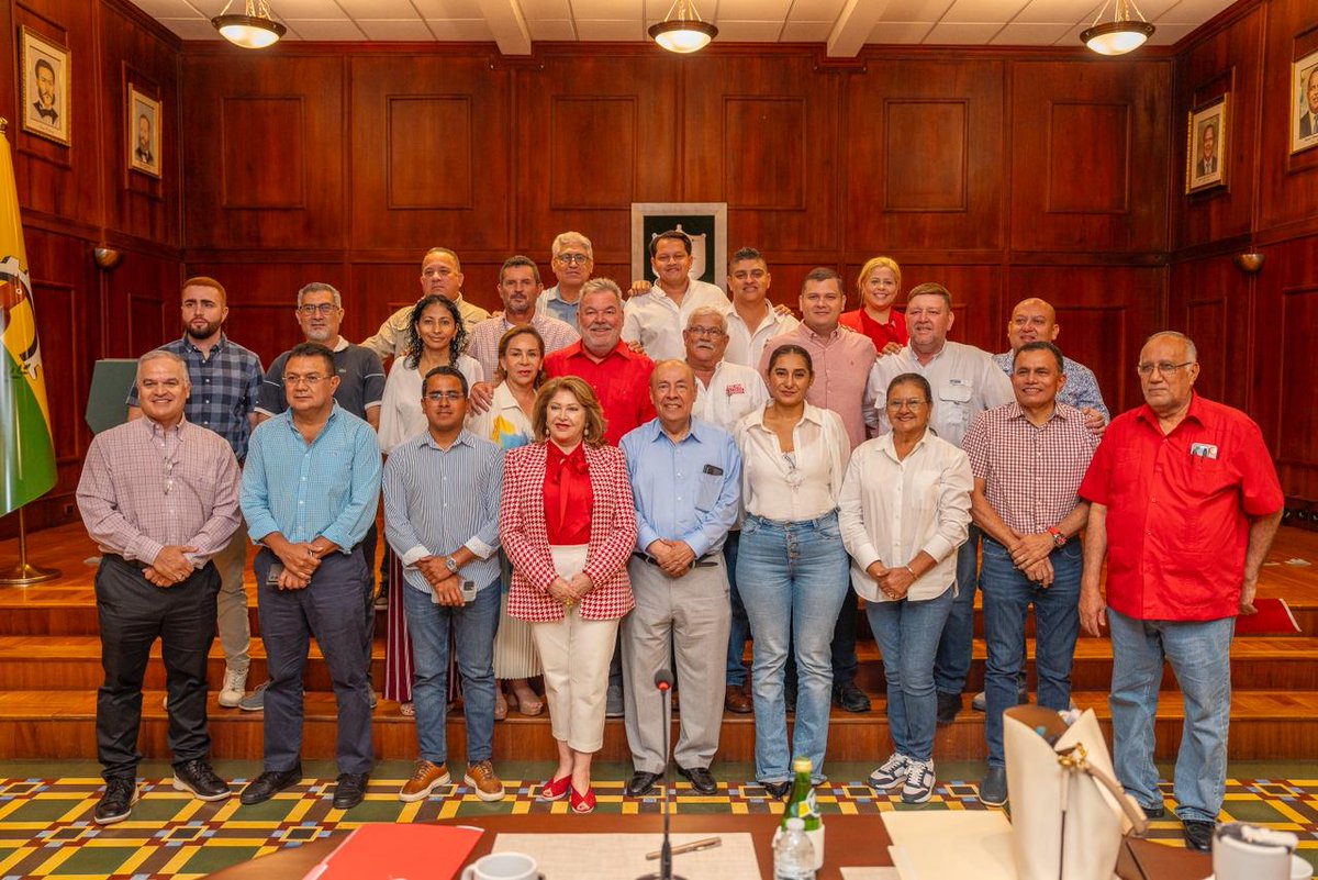 ¡Unidos por Cortés! 💪🇭🇳🇦🇹
A 44 días de las elecciones, nuestros alcaldes, presidente y expresidente del Partido Liberal y miembros de la Comisión de Campaña,  demuestran que la fuerza está en la unidad.
¡Seguimos firmes, con compromiso y esperanza por un mejor futuro para todos!