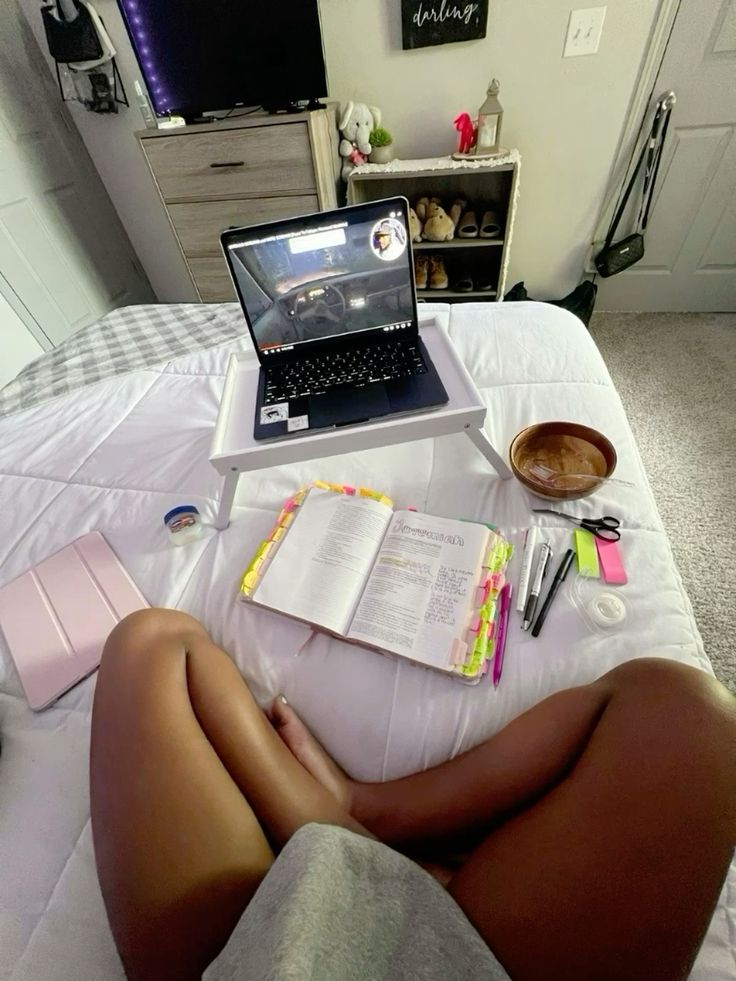 iammaryebonie's tweet image. Long day, many tasks, but still showing up, that’s what consistency really looks like. 
How’s your evening going?
#TechCommunity #EveningCheckIn
#tgif