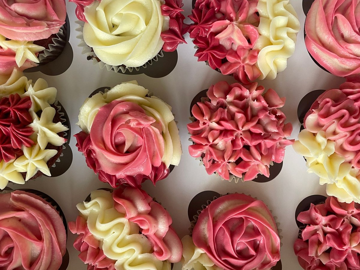 holii !! estoy trabajando como pastelero en Madrid y acepto encargos de cupcakes (!) 🎀☁️ precios dm  etcetc

un rt para que este gay llegue a mas gente 🤧