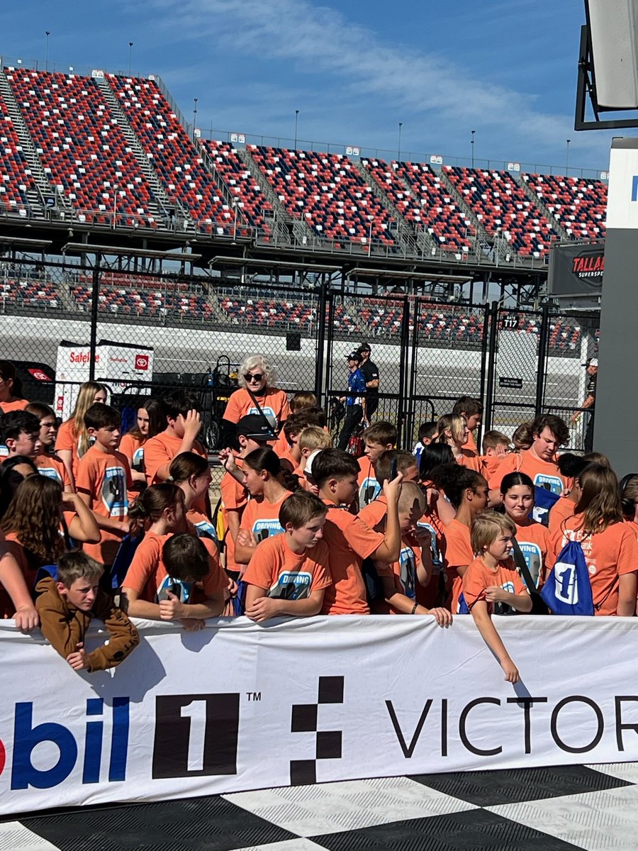 JRMotorsports's tweet image. An early start to our Friday with our friends at @FirstBankofAl and their Driving STEM Initiative with local students from the region. 📝