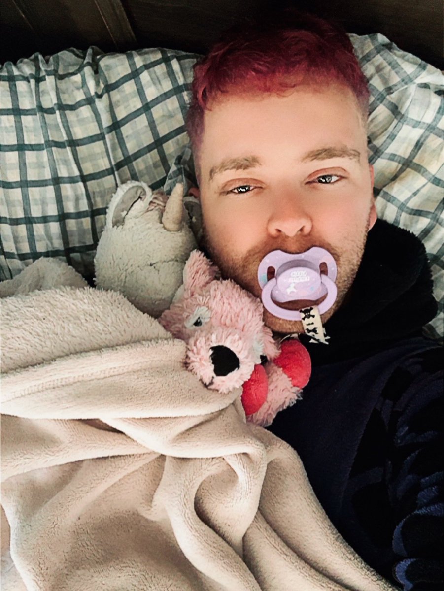 MaxenceLittle's tweet image. New hair same little boy 🦄😇
#abdl #abdlboy #diaperboy #diaperlover #gayboy