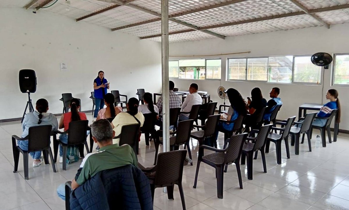 MisionONUCol's tweet photo. En #Teorama, acompañamos un espacio de diálogo impulsado por @ARNColombia y @MeraniProyectos, donde liderazgos comunitarios, docentes y servidores públicos reflexionaron sobre la importancia de prevenir la estigmatización hacia firmantes de paz, sus familias y comunidades. 🧵 https://t.co/TSJyS4F6ux