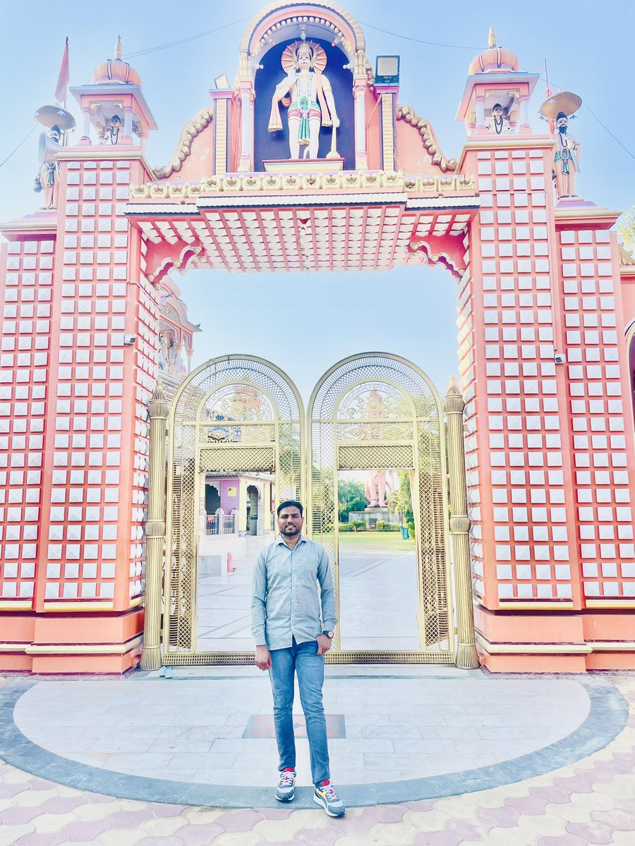 उसूलों पर चलने वाले को
अक्सर लोग घमंडी ही कहते हैं
#Ghodiwara_Balaji_Dham