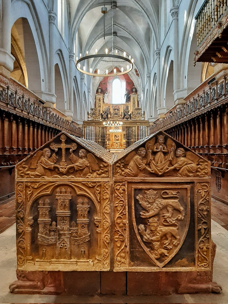 Románico en España (@romanicoespana) on Twitter photo Primera vez en Santa María la Real de Las Huelgas (Burgos) desde que <a href="/PatrimNacional/">Patrimonio Nacional</a> permite fotos en su interior. Ya os enseñaré más cosas, aunque la visita guiada que se impone (que es magnífica en contenido y calidad), no es la mejor aliada de quiénes gustan de hacer fotos Primera vez en Santa María la Real de Las Huelgas (Burgos) desde que <a href="/PatrimNacional/">Patrimonio Nacional</a> permite fotos en su interior. Ya os enseñaré más cosas, aunque la visita guiada que se impone (que es magnífica en contenido y calidad), no es la mejor aliada de quiénes gustan de hacer fotos
