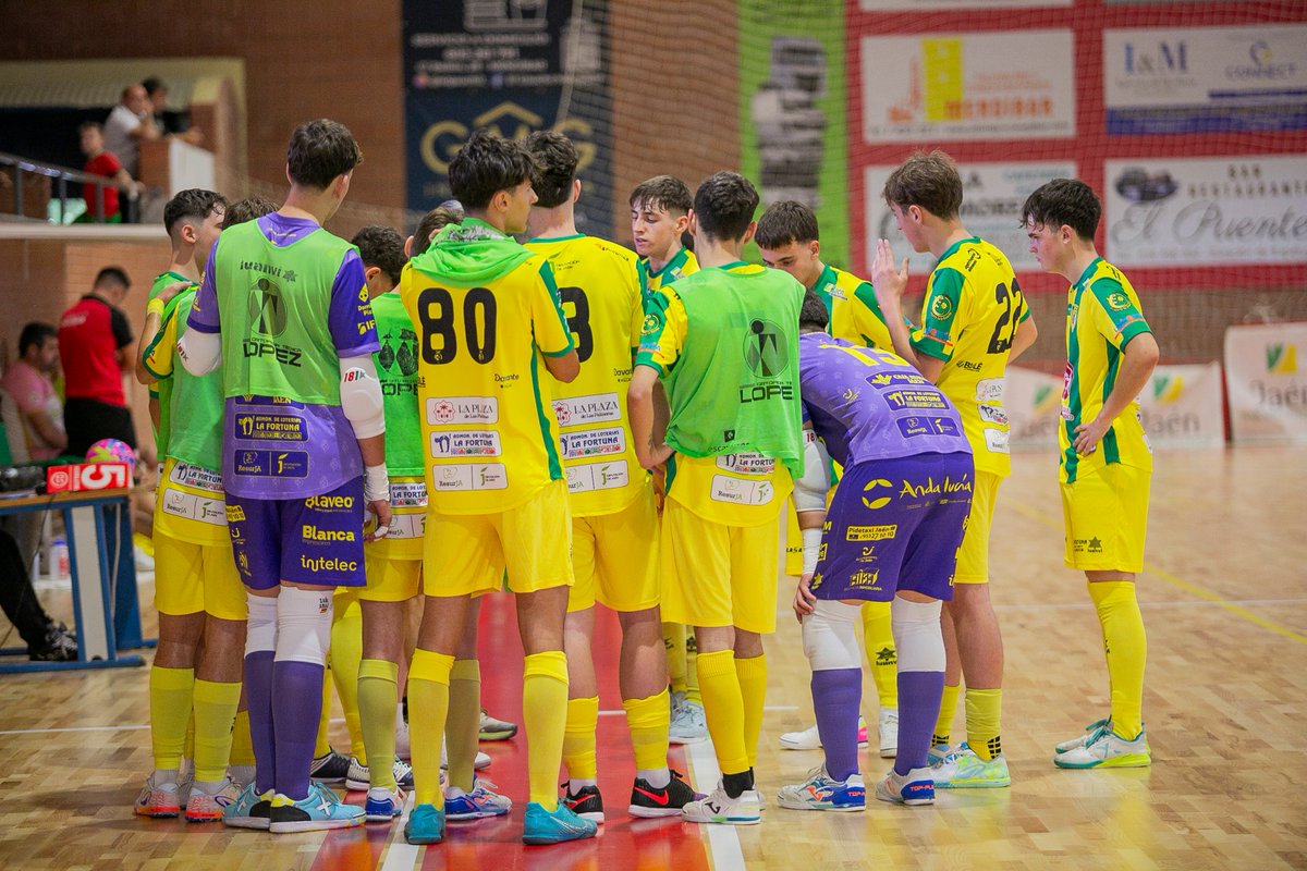 JaenFSbase's tweet photo. 💛 ¡Mañana vuelve la 𝗗𝗶𝘃𝗶𝘀𝗶𝗼́𝗻 𝗱𝗲 𝗛𝗼𝗻𝗼𝗿 𝗝𝘂𝘃𝗲𝗻𝗶𝗹 a casa!

💪 Primera cita como locales para los de @cobofutsal 

🫂 ¡Contamos con todo vuestro apoyo, 𝗠𝗮𝗿𝗲𝗮 𝗔𝗺𝗮𝗿𝗶𝗹𝗹𝗮!

#SomosJaén💛 #FuturoAmarillo https://t.co/hlQK4Nf2Jd