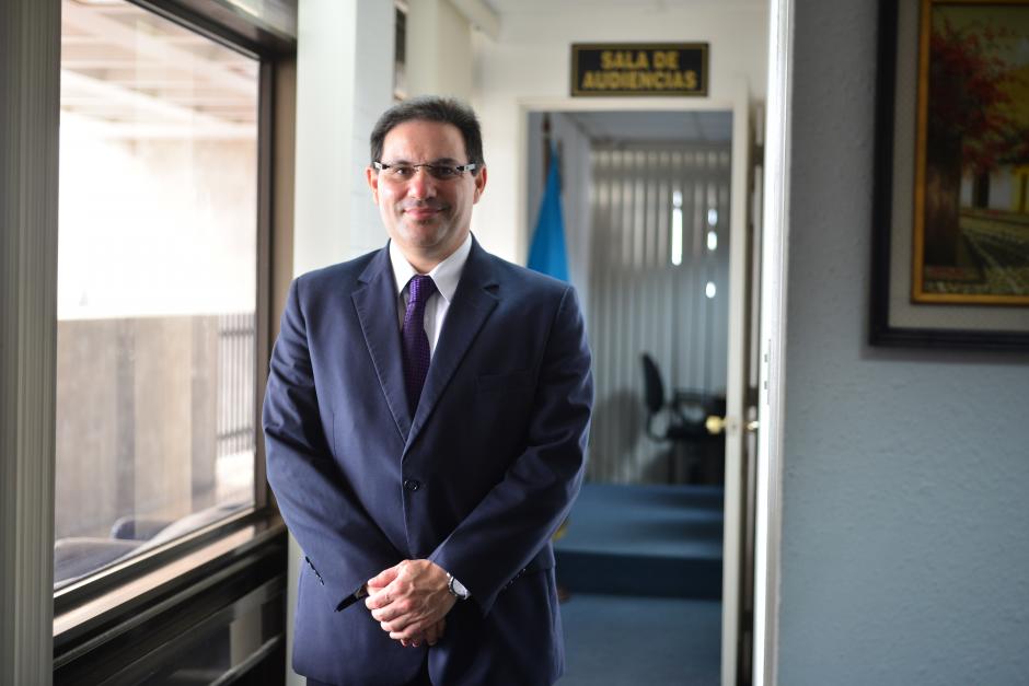 🇬🇹⚖️ Marco Antonio Villeda, reconocido juez con más de una década de experiencia en la extinción de bienes de corruptos y criminales, fue nombrado ministro de Gobernación 🚔.

Su trayectoria lo respalda en la lucha contra la corrupción y el crimen organizado 💪.