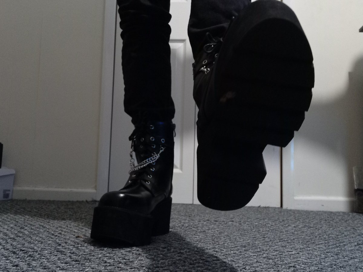 GoddessSpring0's tweet image. I swear sometimes these bugs forget who's house they're really in~ I'm not stopping for you if you're in my way no matter how much you scream. Either run and hope for the best or don't end up under my boot next time and I won't splatter you. 

#sizetwitter #gts #giantess