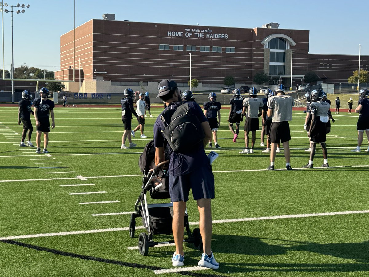 CoachWyattJ's tweet photo. Fall Break = Dad Duty + Football Practice π€π½
#StartEmOffYoung #DUBFamily https://t.co/rRchaYYAU4
