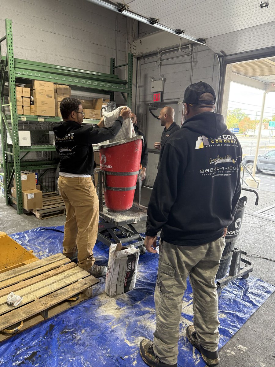 CTSRapidSet's tweet image. Our Rapid Set® rep Jim Fasano led a TRU® PC flooring demo at the Sherwin-Williams store in Hainesport, NJ! Big thanks to store manager Christopher Titmas for hosting.
Sharing knowledge and building trust...THAT&apos;S the Rapid Set way! 💪