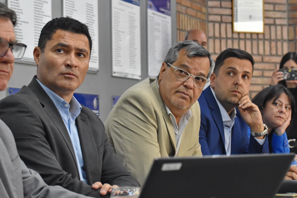 #Presupuesto2026 
El Tribunal de Cuentas presentó sus previsiones presupuestarias para el año próximo ante las comisiones de Hacienda, Presupuesto y Asuntos Tributarios de ambas Cámaras.

Nota
hcdmza.gob.ar/site/noticias/…