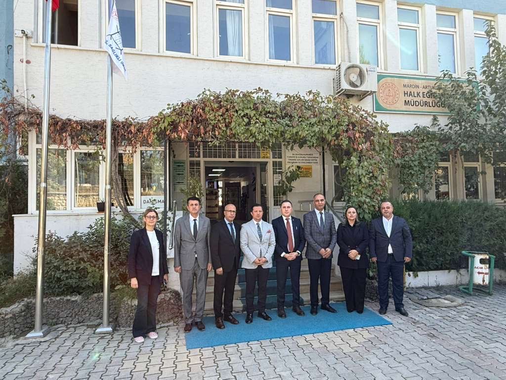 ArtukluHem's tweet photo. İzleme-Değerlendirme Daire Başkanı Sn. Ferhat Davran, İl Müdür Yardımcımız Sn. Eyyüp Değer, İlçe Müdürümüz Sn. Mehmet Emin Duyan ve İlçe Şube Müdürümüz Sn. Seyit İzci kurumumuzu ziyaret ederek yapılan çalışmalar hakkında bilgi aldılar. Kendilerine şükranlarımızı sunuyoruz 🙏🏻💐 https://t.co/vLes07tgvh