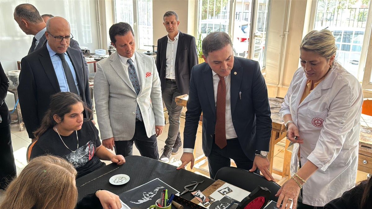 ArtukluHem's tweet photo. İzleme-Değerlendirme Daire Başkanı Sn. Ferhat Davran, İl Müdür Yardımcımız Sn. Eyyüp Değer, İlçe Müdürümüz Sn. Mehmet Emin Duyan ve İlçe Şube Müdürümüz Sn. Seyit İzci kurumumuzu ziyaret ederek yapılan çalışmalar hakkında bilgi aldılar. Kendilerine şükranlarımızı sunuyoruz 🙏🏻💐 https://t.co/vLes07tgvh