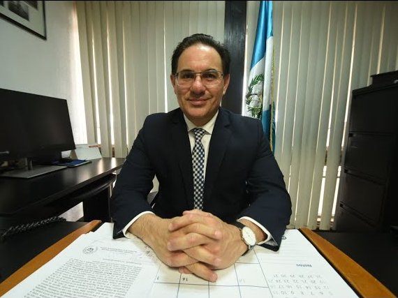 Marco Antonio Sandoval, el juez que durante 13 años ordenó la extinción de bienes ilícitos a funcionarios acusados de corrupción, crimen organizado y narcotráfico, asume como ministro de Gobernación.

Al frente de su juzgado no enfrentó denuncias por corrupción, mantuvo cero mora