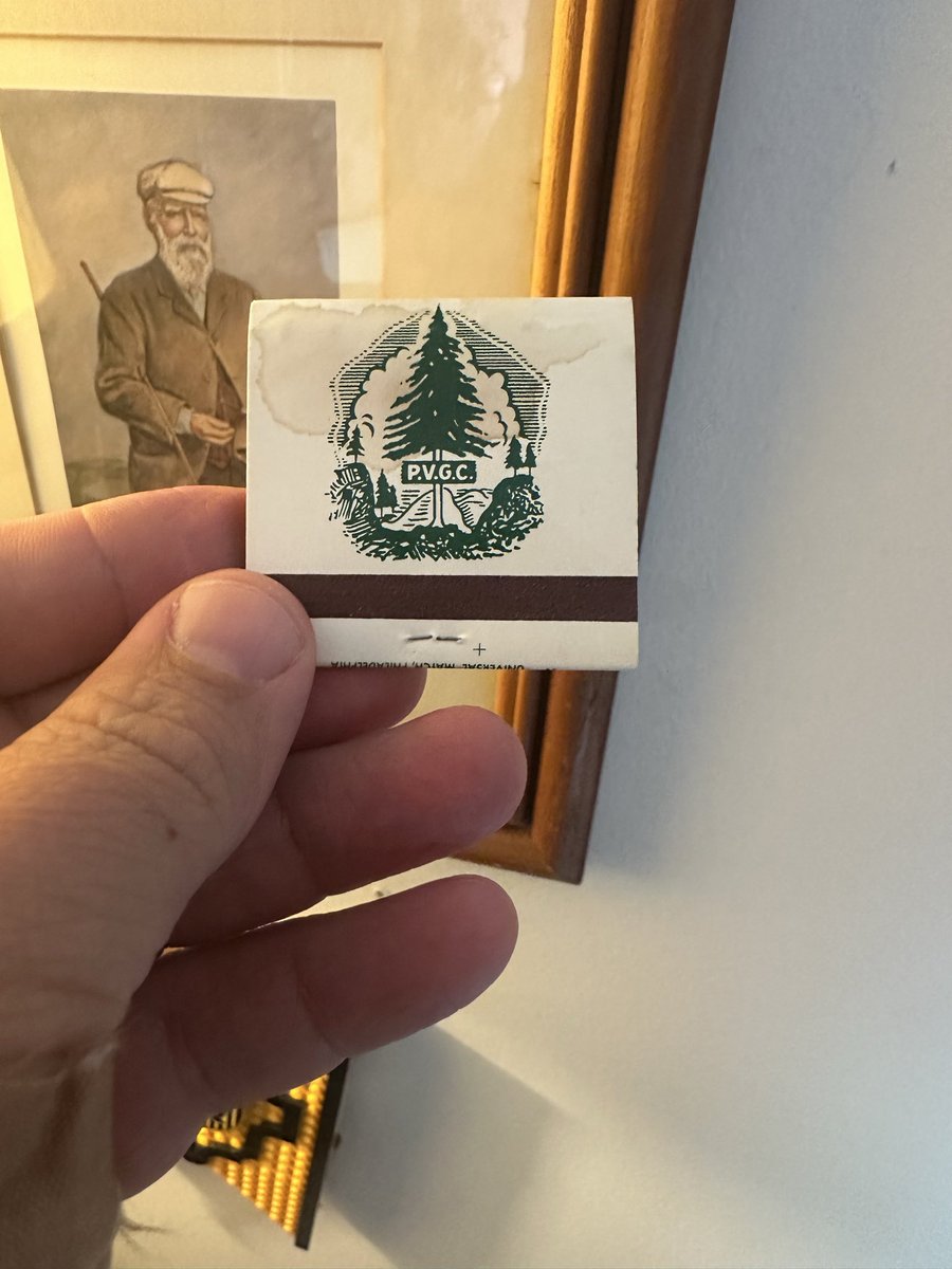 phisch27's tweet photo. @jeffcolertr @YeahClickClack Great find! I’ve got one of the actual reference matchbooks. https://t.co/P88xs5lXUf