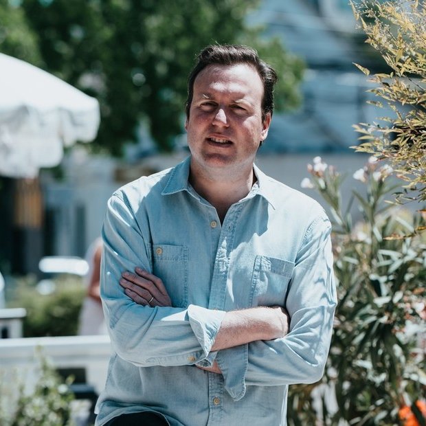 EL CHILENO QUE QUIERE UNIR CHILE Y ARGENTINA A TRAVÉS DE LA GASTRONOMÍA

Max Raide, creador del restaurante Casa Las Cujas y del proyecto “Ruta Trasandina”, busca cerrar la grieta entre ambos países con una red culinaria que conecte a chefs y productos de la región. “La