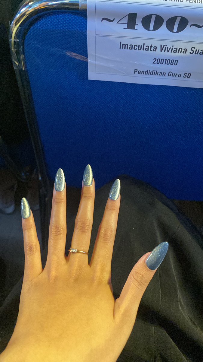 gleuswaffle's tweet photo. fake nails ku gemas sekalii😍😍 https://t.co/xYWIn8CJkT