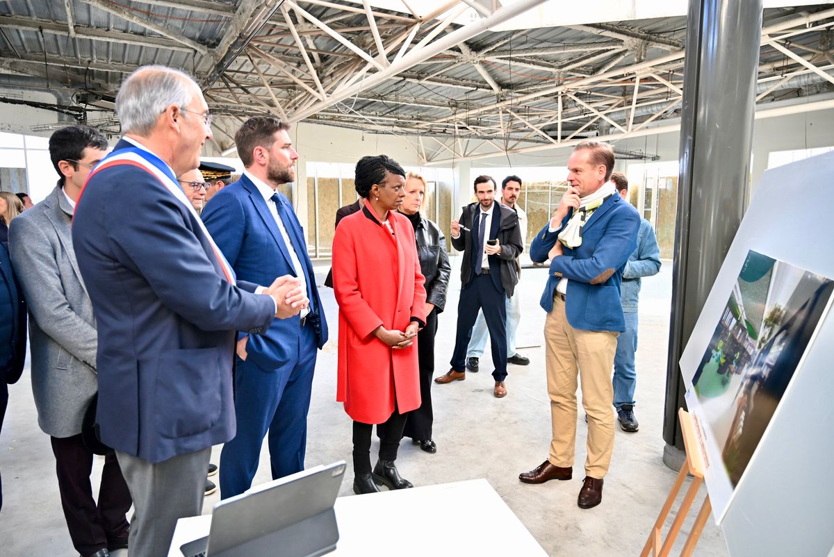 #VisiteOfficielle l 🏫 Ce matin à #DammarieLesLys, <a href="/VincentJeanbrun/">Vincent Jeanbrun</a> a échangé avec le Maire Gilles Battail sur la reconstruction et la cité éducative, aux côtés de Benoît Kaplan et Aline Vo Quang. Merci à tous les acteurs engagés pour le territoire !