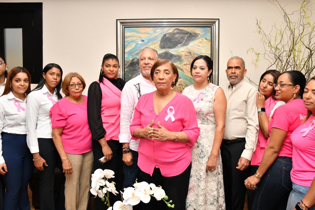 En este Octubre Rosa, la Alcaldía de La Vega y nuestra alcaldesa Lic. Amparo Custodio se unen a la campaña de concienciación sobre el cáncer de mama. 💗

La prevención y la detección temprana salvan vidas. 
#OctubreRosa #PrevenciónEsVida #LaVega #AmparoCustodio
