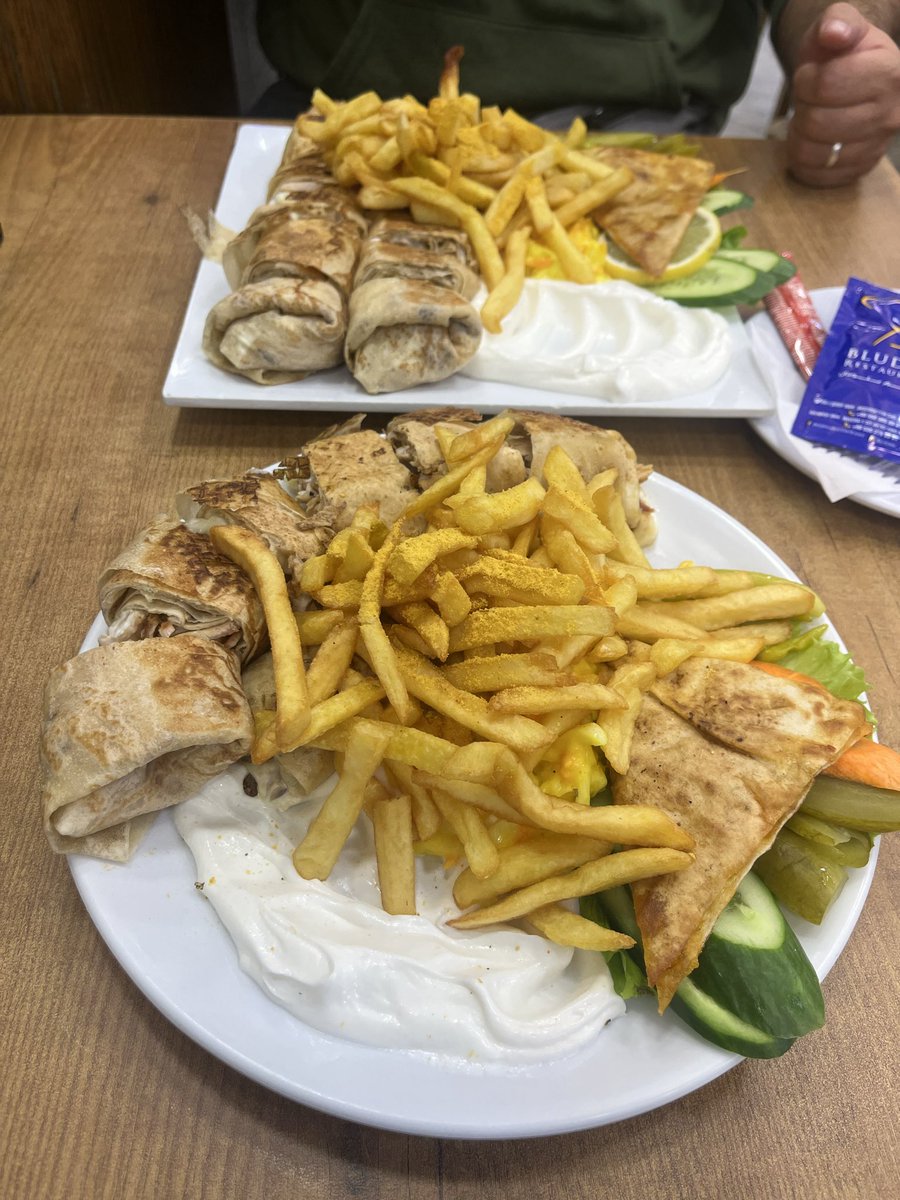 Hakikaten çok güzelmiş. Şöyle dolu dolu tabak görmeyeli epey olmuş. Ne kadar doyurucu olduğunu şöyle söyleyeyim: Eşim tabağı bitiremedi akajah