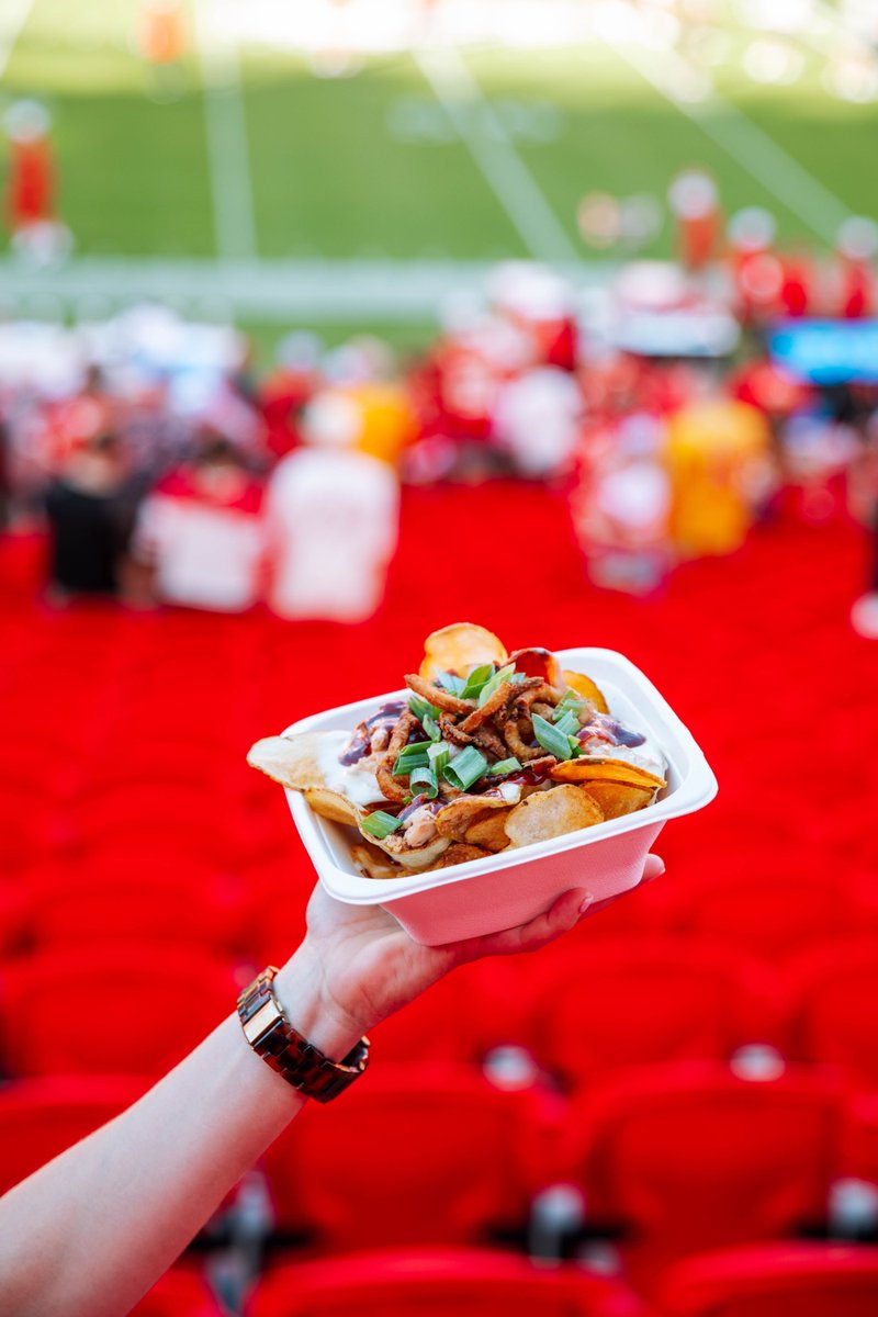 Smoky, saucy, unstoppable 🔥 The Smokestack Nachos pile BBQ chicken, fried onions, cheese sauce + chips into one MVP bite. Bring your appetite to Sack Nation in section 115!