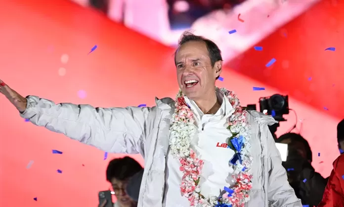 🇧🇴🗳️| "BOLIVIA, A BALOTAJE"

Este domingo Bolivia realiza la segunda vuelta de sus elección presidencial por el período 2025-2030 entre el senador Rodrigo Paz (PDC) y el expresidente Jorge Quiroga (LIBRE).

¿Cómo viene la mano? Va hilo 🧵👇

#SegundaVuelta2025 #EleccionesBolivia