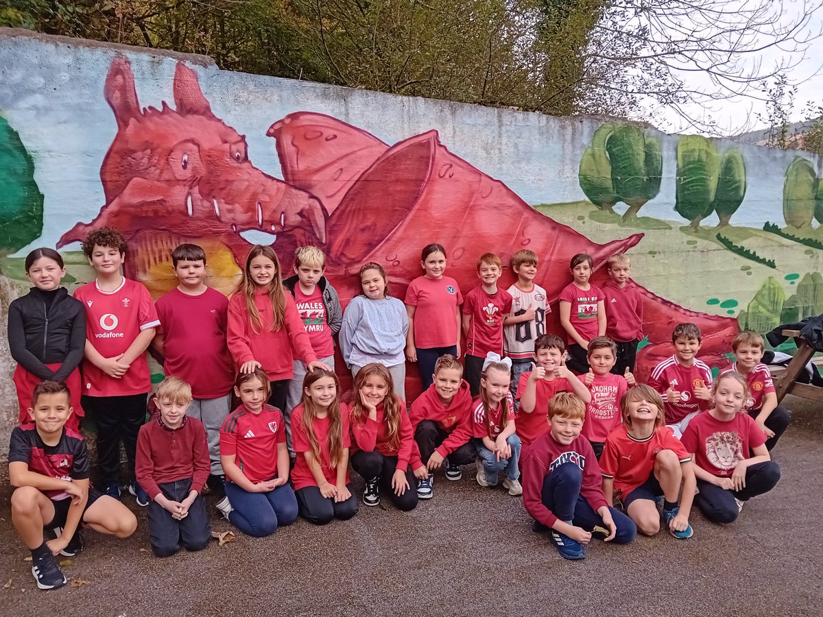 Year 4 &amp; 5 wore red today to show their support for the Show Racism the Red Card campaign. #WRD25 <a href="/SRTRC_England/">Show Racism the Red Card</a>