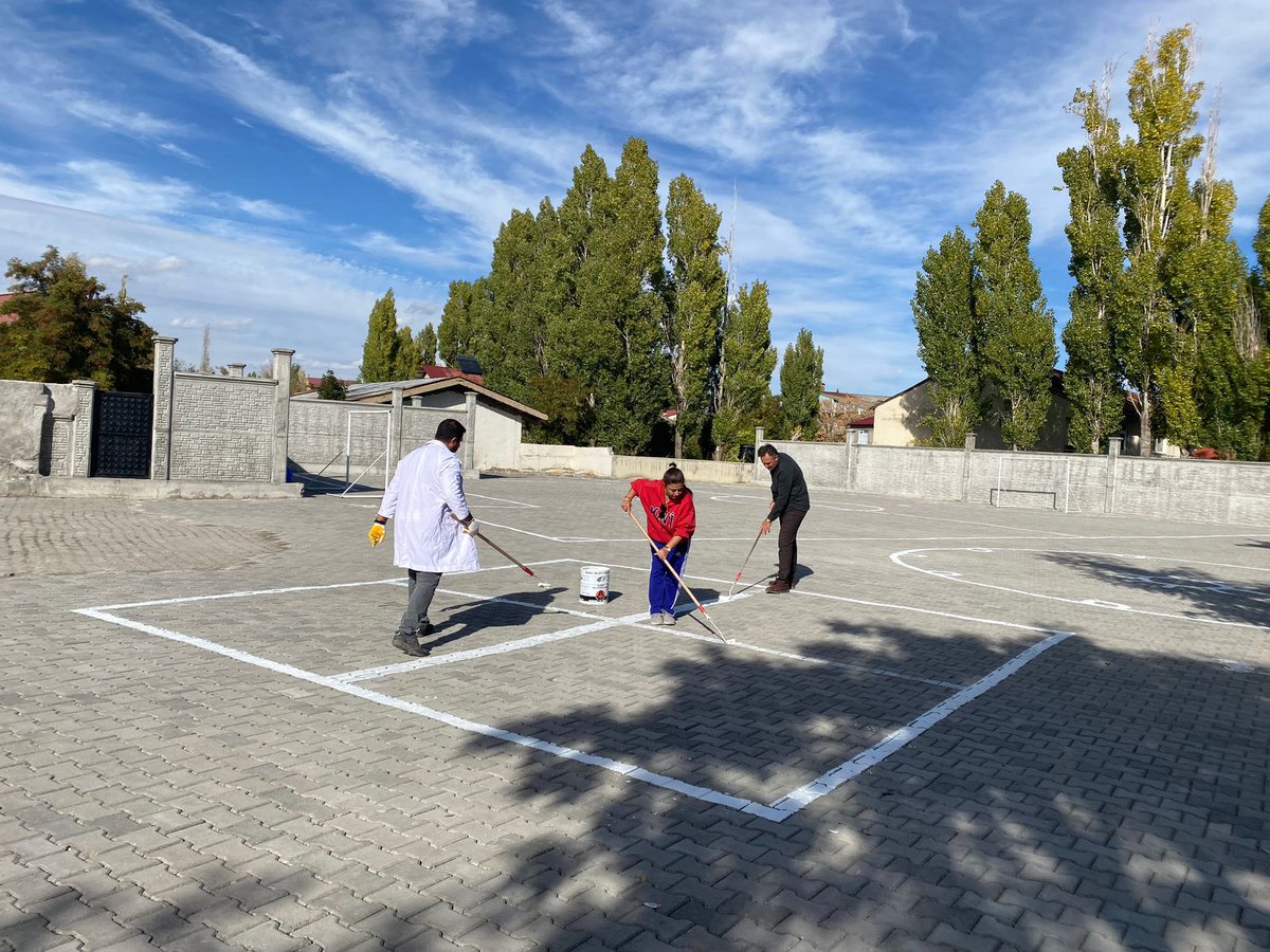 Okul idaremiz ve öğretmenlerimiz okul bahçesini öğrencilerimiz için renkli oyun alanlarıyla süslediler. Emeklerinden dolayı teşekkür ederiz 😊

<a href="/hasan_kokrek/">Hasan Kökrek</a> 
<a href="/agrimem/">AĞRI MEM</a> 
<a href="/NimetSarboga/">Nimet SARIBOĞA</a> 
<a href="/AdnanDURSUNfsm/">Adnan Dursun</a>