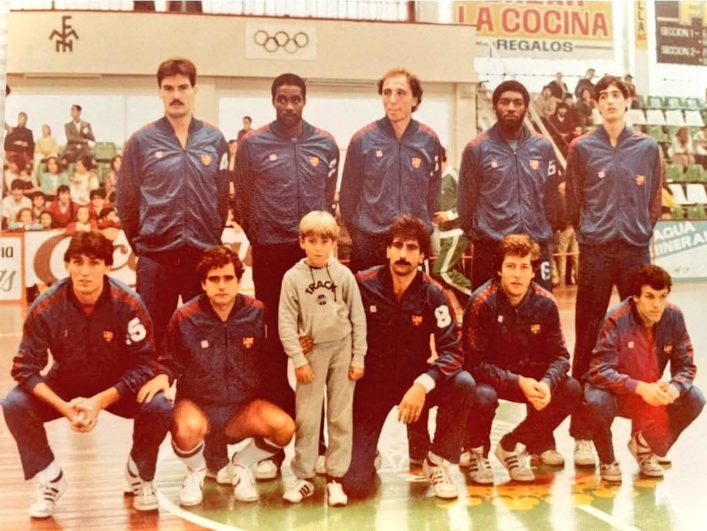 Mañana de domingo en Punta Arnela #TalDiaComoHoy hace 43 años, el último ganador de Liga y Copa de la era PreACB #ArchivoOAR Santillana, Marcel Starks, <a href="/lagartodlc11/">Lagartodlc11</a>, Chicho Sibilio, <a href="/Rafavecina/">Rafael Vecina</a>, Epi, Solozabal, <a href="/DavidBarro1/">David Barro</a>, Flores, Pedro Ansa, Quim Costa #LigaNacional 📸 Arjo