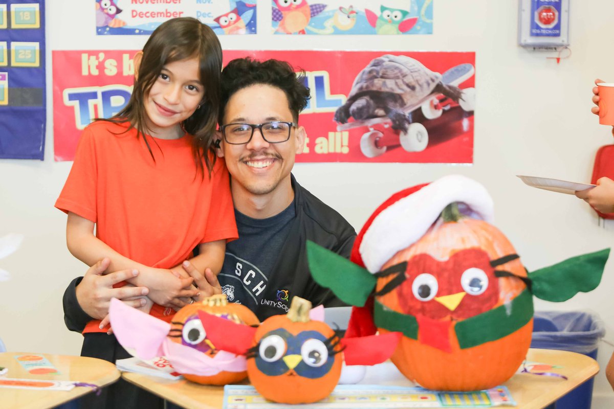 UnityDelray's tweet image. 🎃 ORANGE you glad you can read? 📚
2nd graders turned pumpkins into book characters for their Pumpkin Storybook Report — a fun, creative way to celebrate their love of reading! 💛🐎
#UnitySchoolFL #MustangPride #JoyOfReading