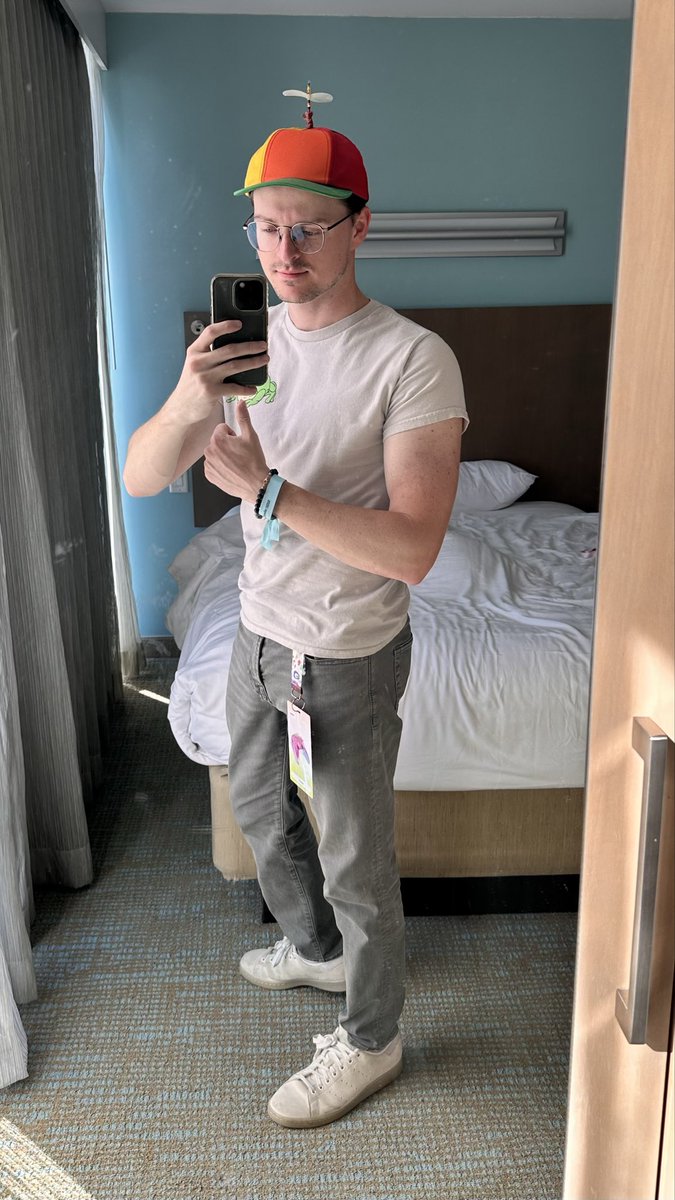 If you see me at TwitchCon today, check out the back of my shirt 🐸