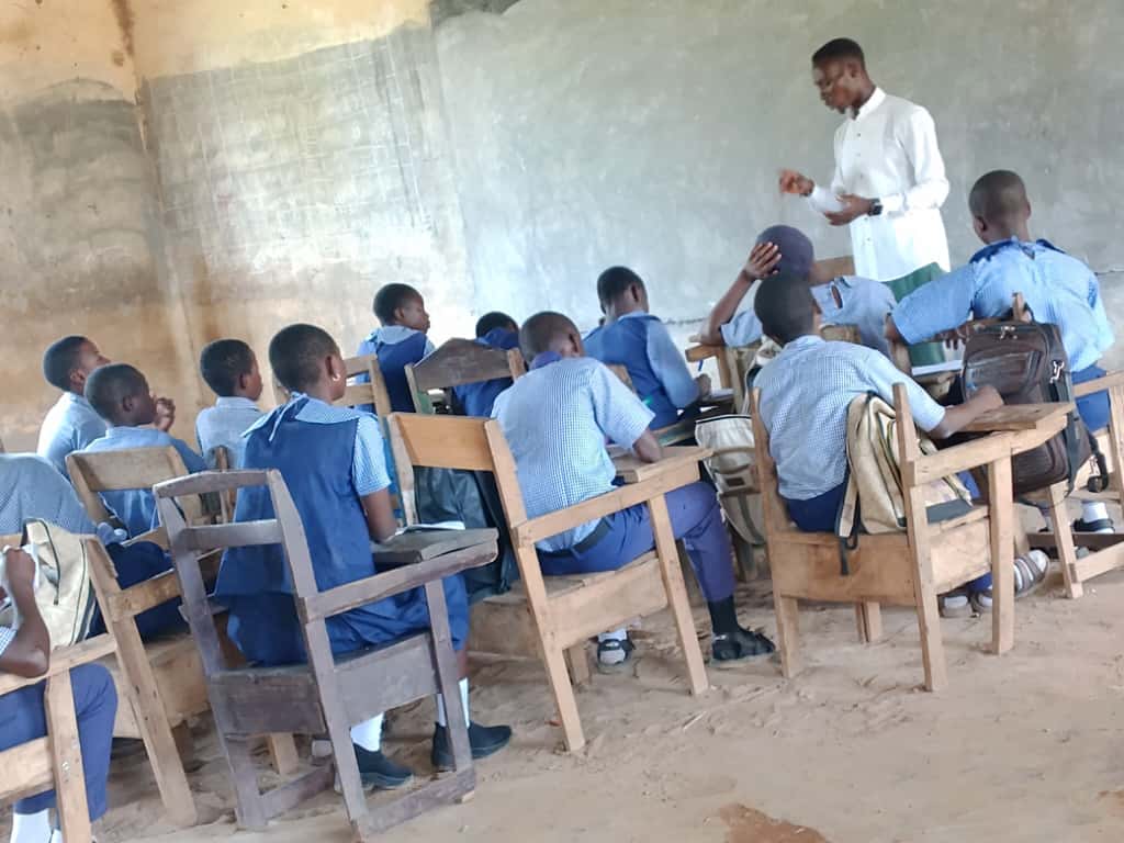 skilluptheteens's tweet photo. PRESS RELEASE

Skill Up The Teenagers (SUT) Empowers 87 Students of Areago High School, Ogbomoso

Ogbomoso, Nigeria - October 17, 2025

The Skill Up The Teenagers Initiatives (SUT) has continued its mission to equip young minds with relevant skills for the future, https://t.co/TtVcFckbXI