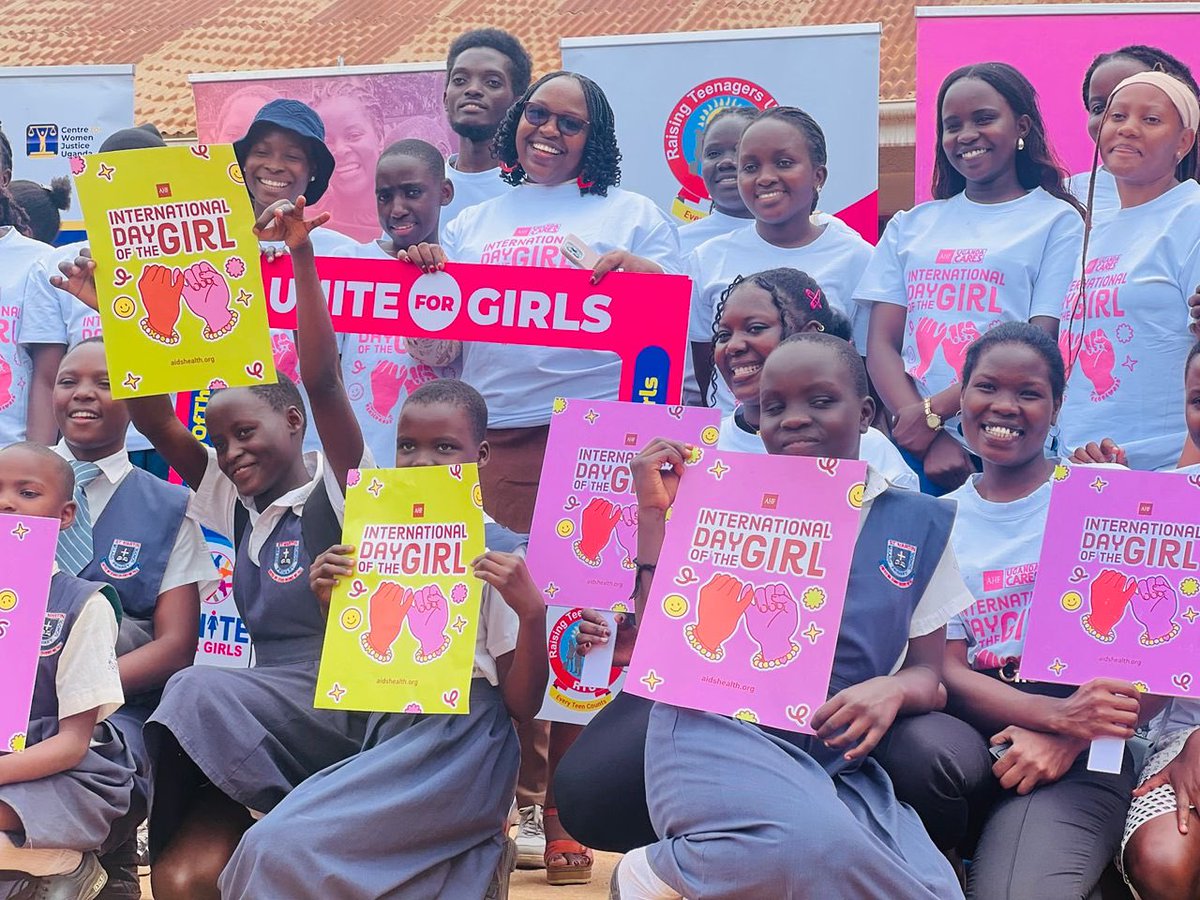 Amercyfiona's tweet photo. Many of young girls drop out of school because of lack of sanitary pads let’s join us and help young people with education,sanitary pads and hygiene #AHFugandacares and #Girlact  helps in providing sanitary pads to young people in their communities  
#Girlpower 
#Girlsact 
#IDGA https://t.co/gbY9SHtnPN