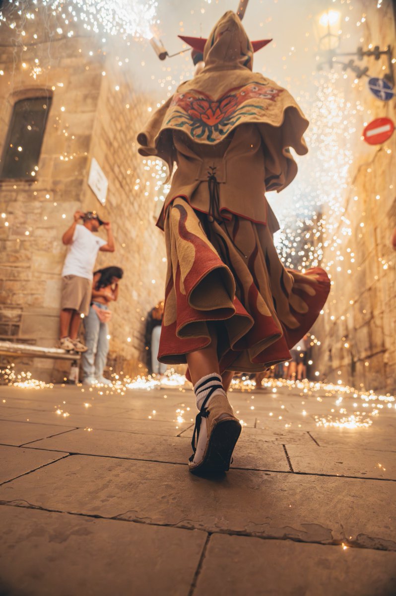 Un gran exemple és el <a href="/balldiablesbcn/">Ball de Diables de Barcelona - Revenedors</a>. 140 anys després de l’última referència d’un ball de diables a la ciutat, han retornat el model tradicional del Ball als carrers de Barcelona, visibilitzant el seu valor patrimonial i compartint-lo amb la ciutadania.